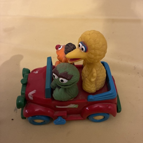 Vintage ILLCO Sesame Street Wind-Up Car with Big Bird, Oscar and Ernie Car - Picture 2 of 6